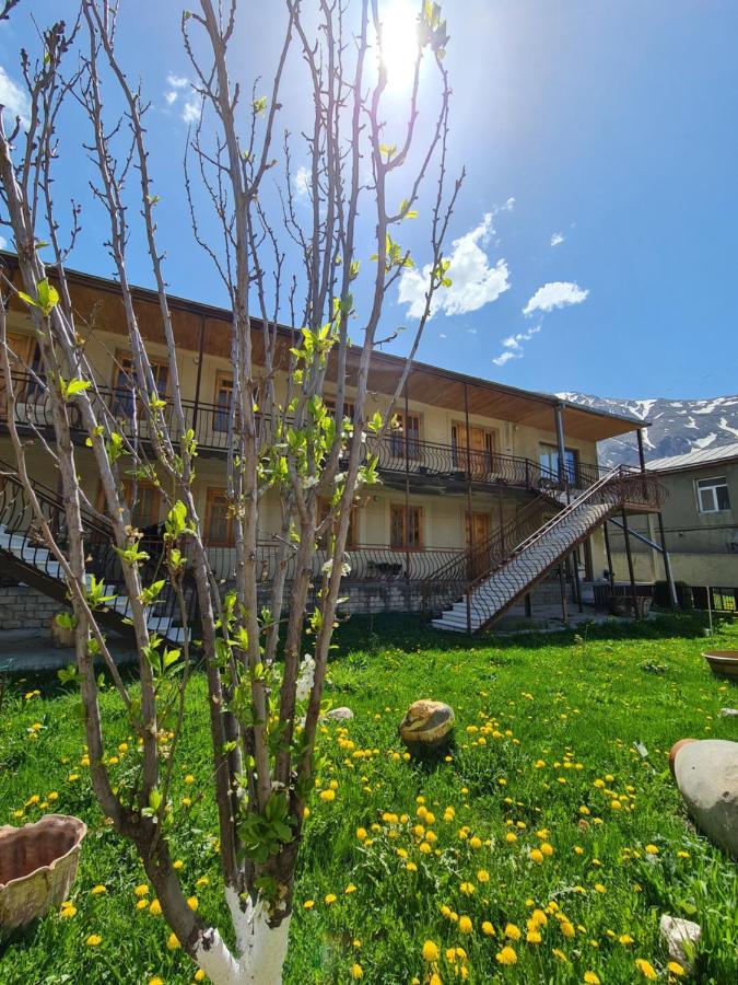 Sunny Mountain House Hotel Stepantsminda Exterior photo